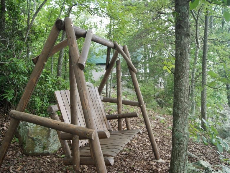 Buzzards Roost Cottage – Scenic Retreat Near Horse Farm