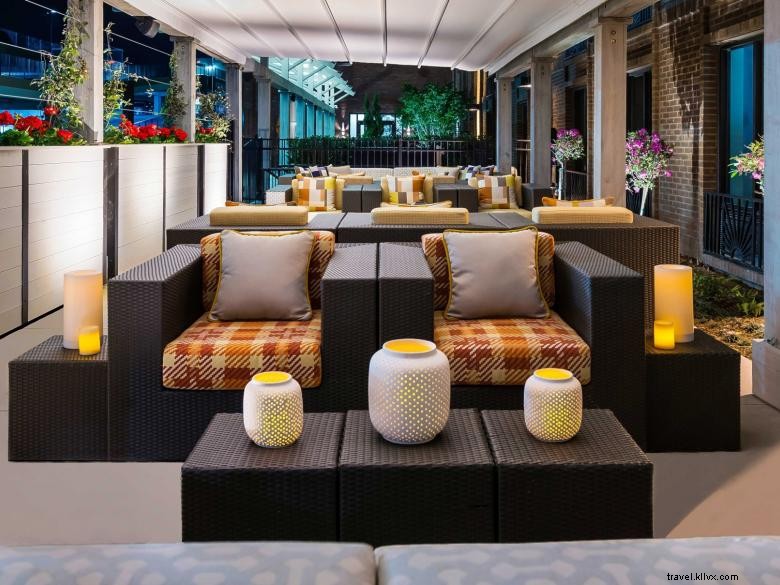 Hotel Indigo Savannah – Elegant Stay in Historic District