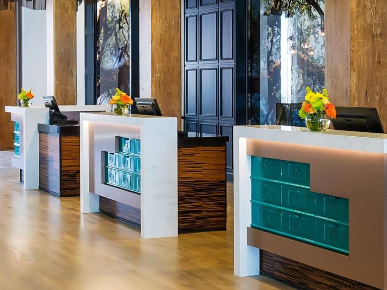 Hotel Indigo Savannah – Elegant Stay in Historic District