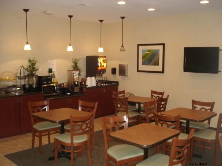 La Quinta Inn & Suites Rome – Comfortable Stay in Historic City