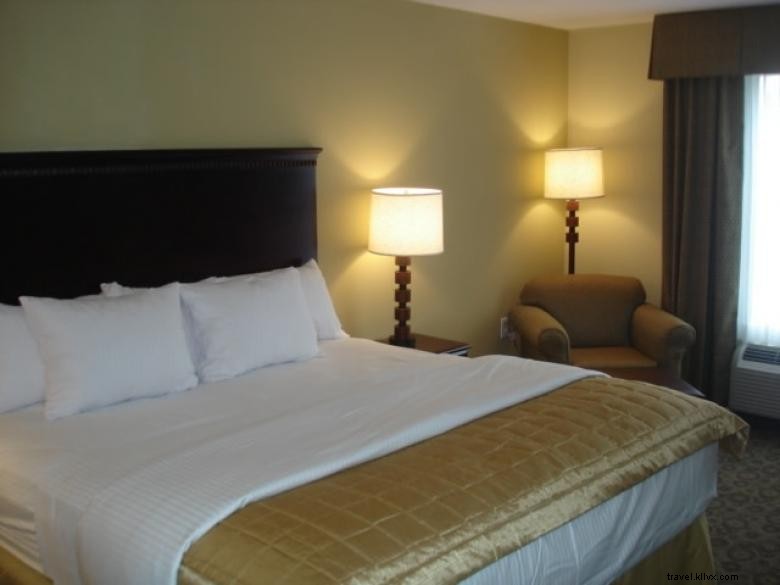 La Quinta Inn & Suites Rome – Comfortable Stay in Historic City