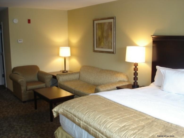 La Quinta Inn & Suites Rome – Comfortable Stay in Historic City