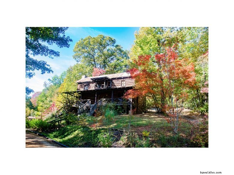 Explore a Serene Mountain Retreat on Trembly Bald, Toccoa, Georgia