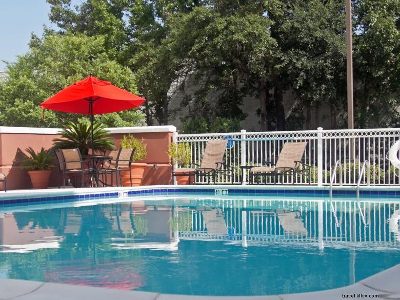 Hilton Garden Inn Savannah Midtown – Modern Comfort in the Heart of Savannah