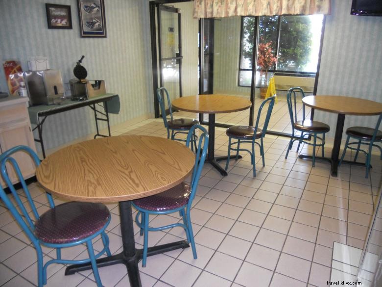 Quality Inn Oakwood – Comfortable & Convenient Hotel Stay