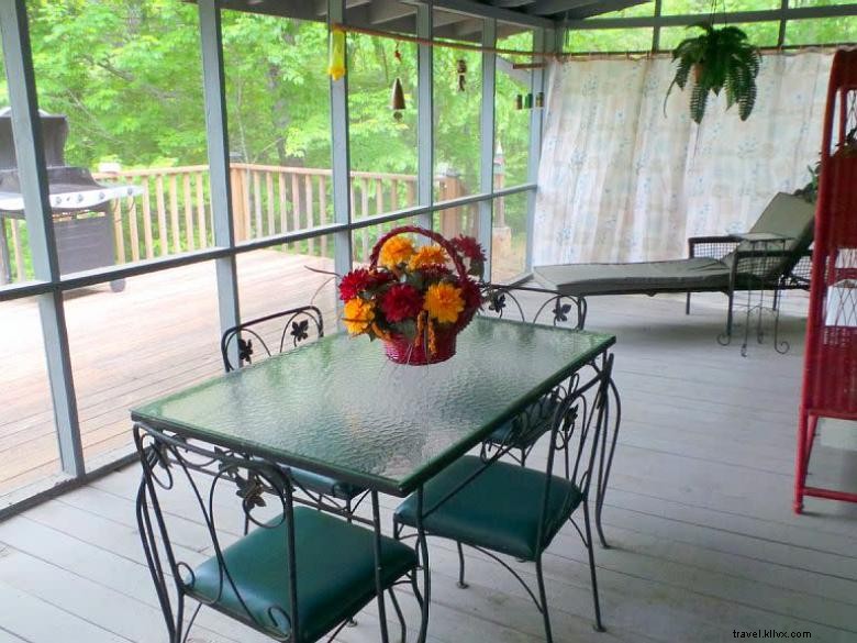 Snuffy s Shack: Cozy Café & Snack Spot