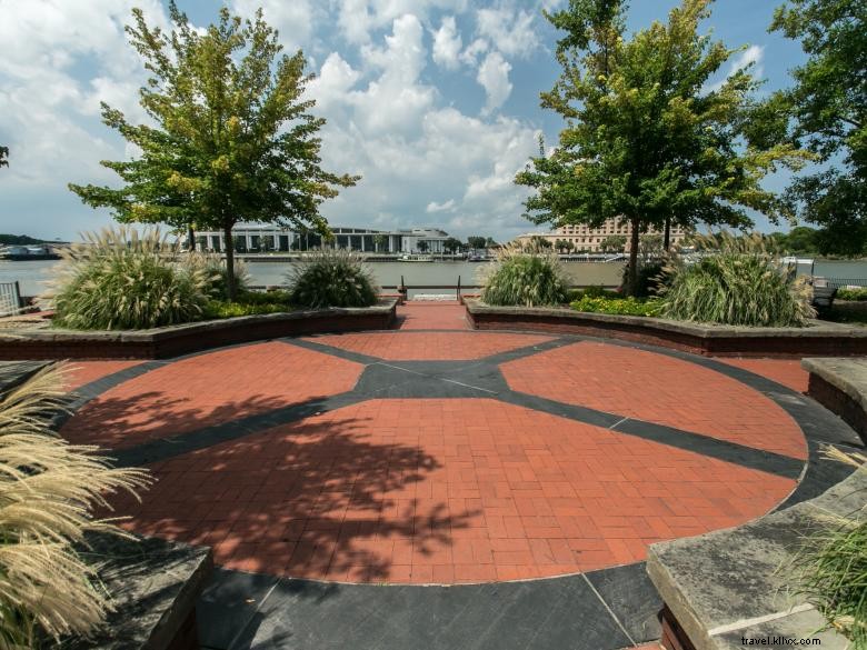 Explore Savannah s Waterfront: Twilight, Festivals, and Fall Festivities