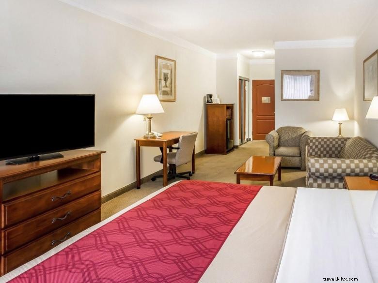 Econo Lodge Inn & Suites – Your Comfortable Stay in Douglasville
