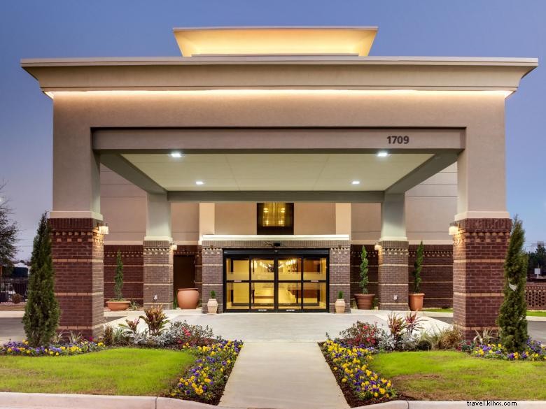 Experience Comfort & Convenience at Hampton Inn & Suites Cordele