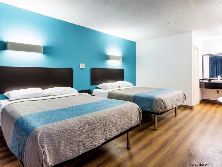 Comfortable Motel & Studio 6 in LaGrange – Your Home Away from Home