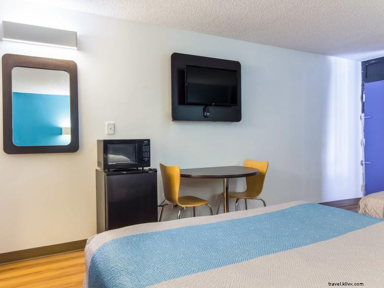 Comfortable Motel & Studio 6 in LaGrange – Your Home Away from Home