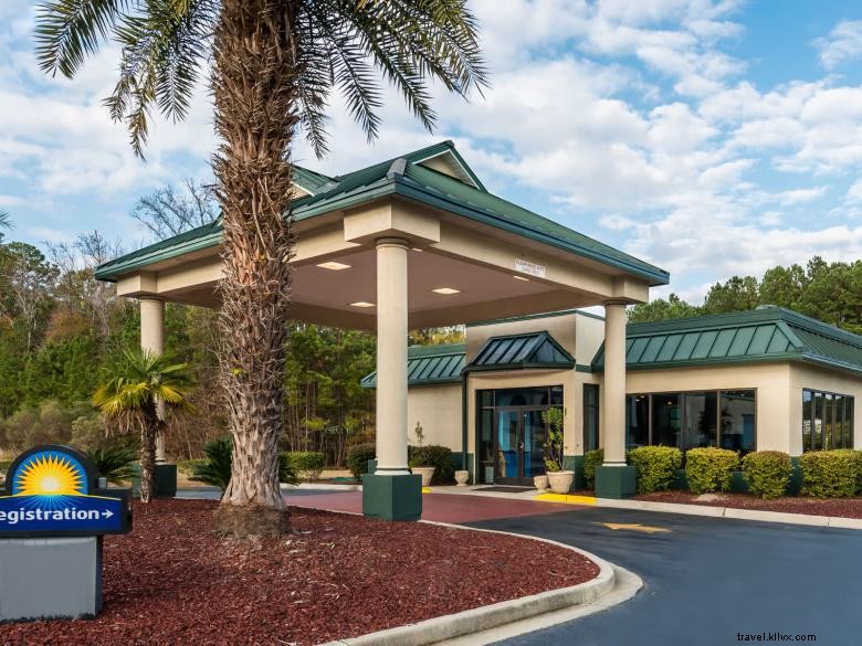 Days Inn by Wyndham Richmond Hill – Comfortable & Affordable Stay in Coastal Georgia