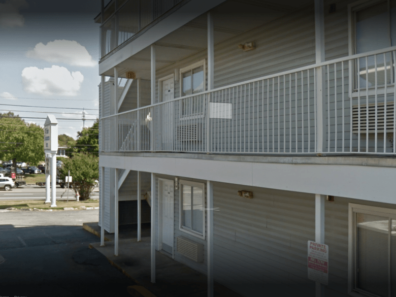 White Columns Inn – Relaxing Motel with Ample Parking in Marietta, GA