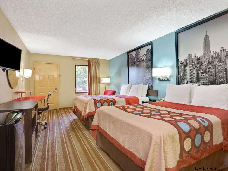 Super 8 by Wyndham Forest Park: Affordable Comfort & Convenient Location