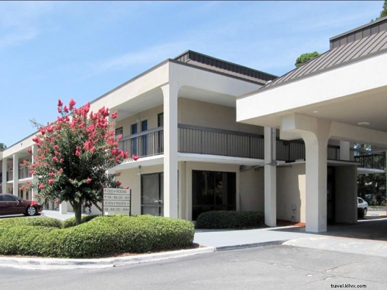 Motel 6 Savannah Midtown – Budget-Friendly Stay Near Historic District