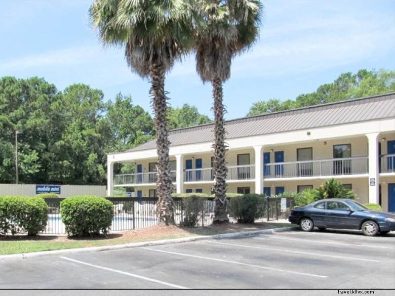 Motel 6 Savannah Midtown – Budget-Friendly Stay Near Historic District
