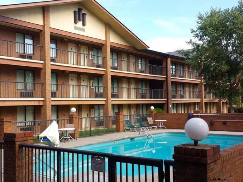 Brick Lodge – Premium Comfort in Atlanta & Norcross