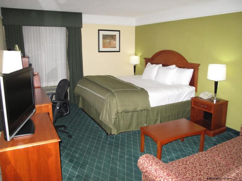 Stay Comfortably at La Quinta Inn & Suites Atlanta South – Newnan