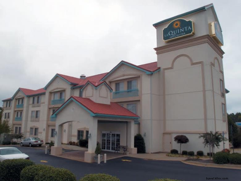 Stay Comfortably at La Quinta Inn & Suites Atlanta South – Newnan