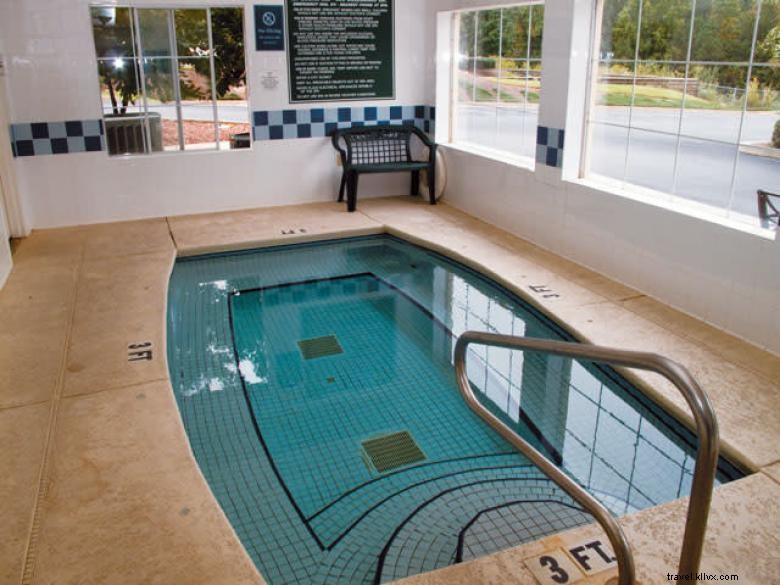 Stay Comfortably at La Quinta Inn & Suites Atlanta South – Newnan