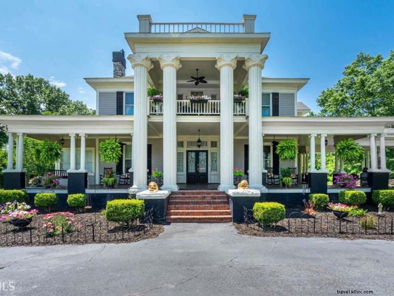 Butterfly Mansion B&B – Elegant Retreat with Scenic Views