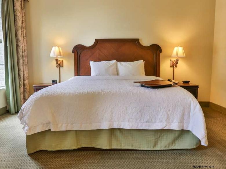 Hampton Inn & Suites – Your Premier Stay in Savannah s Historic District