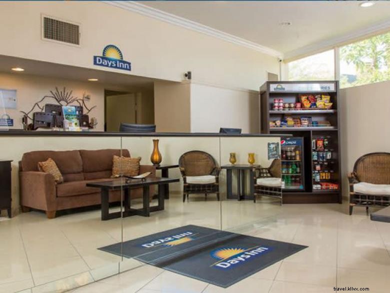 Days Inn & Suites by Wyndham Commerce – Pet‑Friendly Hotel with Pool, Near Tanger Outlets & ATL