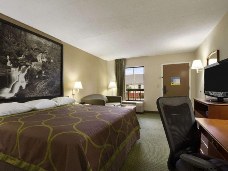 Super 8 by Wyndham Calhoun – Comfortable, Affordable Stay in Northwest Georgia