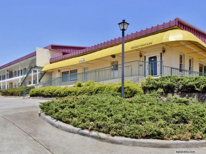 Stay Comfortably at Days Inn by Wyndham Milledgeville – Quality Service & Affordable Rates