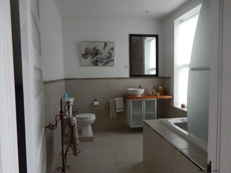 Fruits of Vienna Bed & Breakfast – Elegant Comfort & Fresh Morning Delights