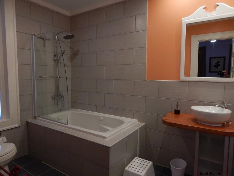 Fruits of Vienna Bed & Breakfast – Elegant Comfort & Fresh Morning Delights