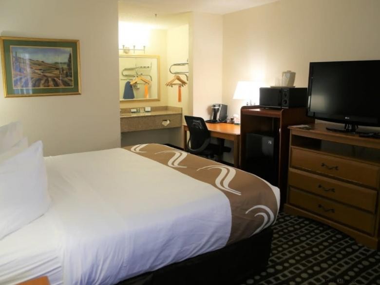 Quality Inn Fayetteville – Comfortable Stay Near Historic Downtown Square