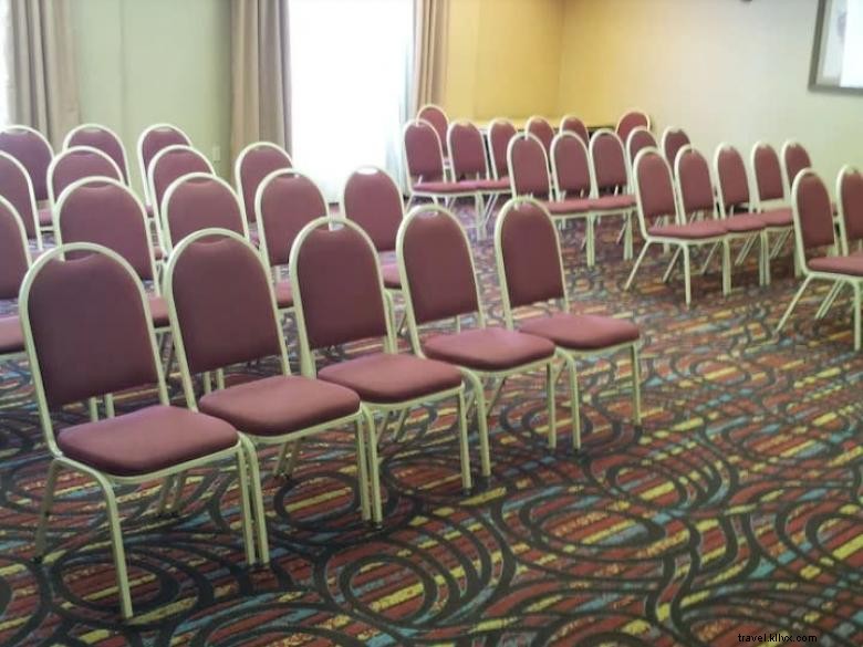 Quality Inn Fayetteville – Comfortable Stay Near Historic Downtown Square