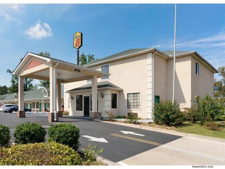 Super 8 by Wyndham Chatsworth/Dalton – Comfortable & Convenient Stay