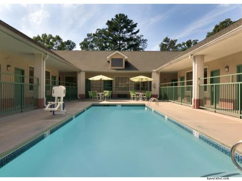 Super 8 by Wyndham Chatsworth/Dalton – Comfortable & Convenient Stay