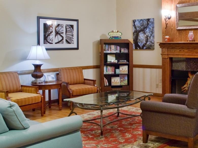 Country Inn & Suites by Radisson Columbus – Comfortable Stay with Complimentary Breakfast