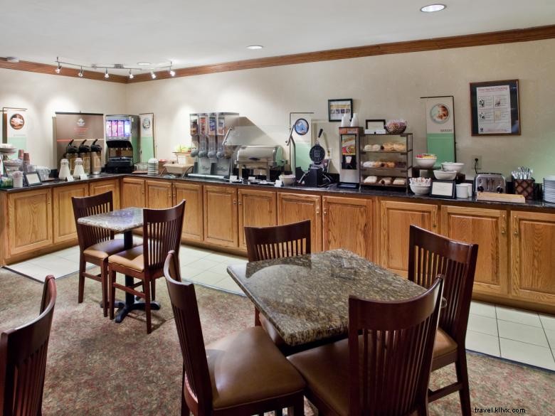 Country Inn & Suites by Radisson Columbus – Comfortable Stay with Complimentary Breakfast