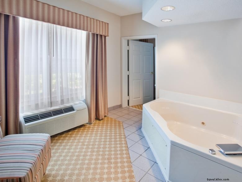 Country Inn & Suites by Radisson Columbus – Comfortable Stay with Complimentary Breakfast