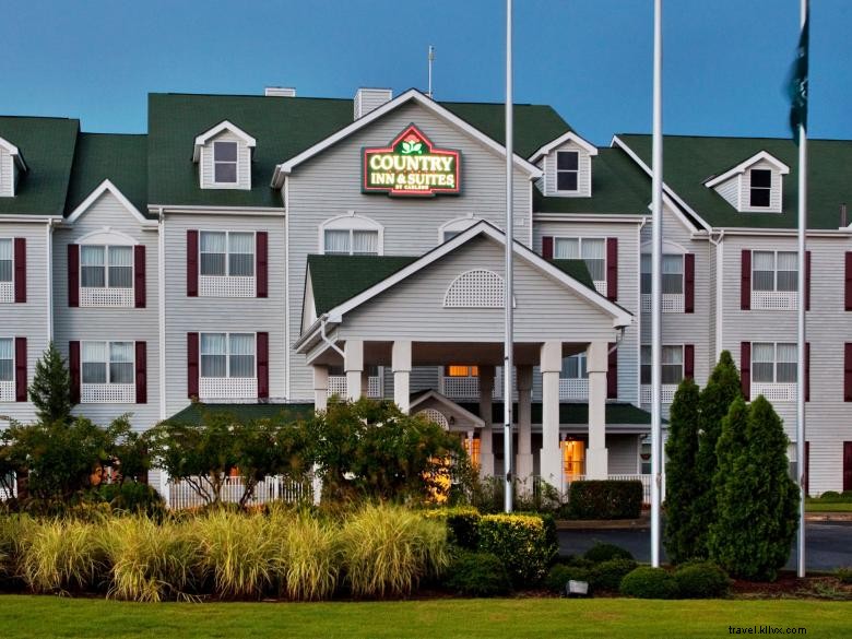 Country Inn & Suites by Radisson Columbus – Comfortable Stay with Complimentary Breakfast