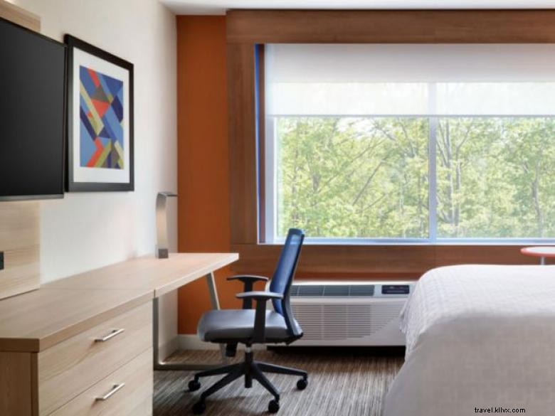 Holiday Inn Express & Suites Calhoun South – Comfort & Convenience Near the River