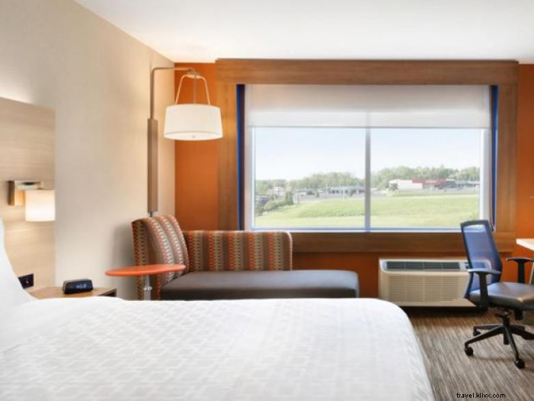 Holiday Inn Express & Suites Calhoun South – Comfort & Convenience Near the River