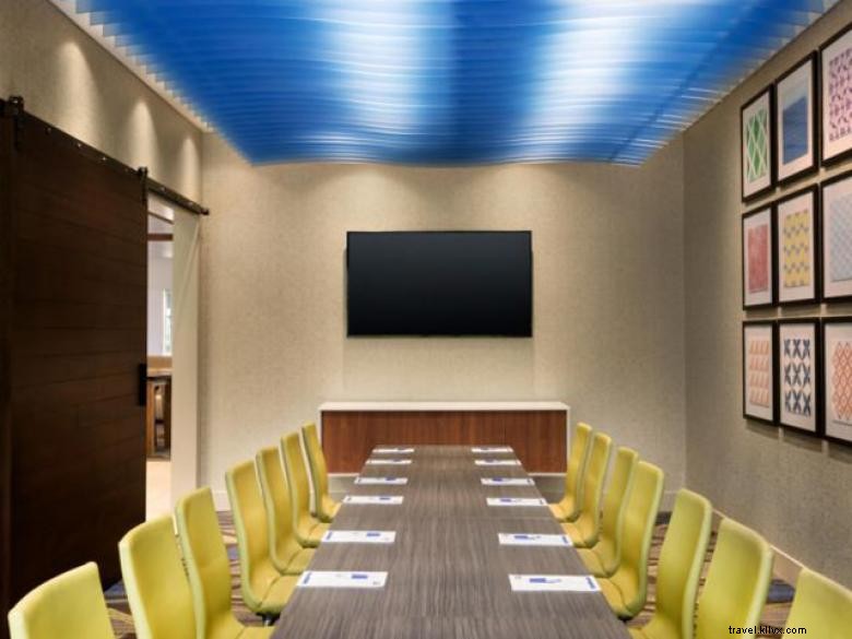 Holiday Inn Express & Suites Calhoun South – Comfort & Convenience Near the River