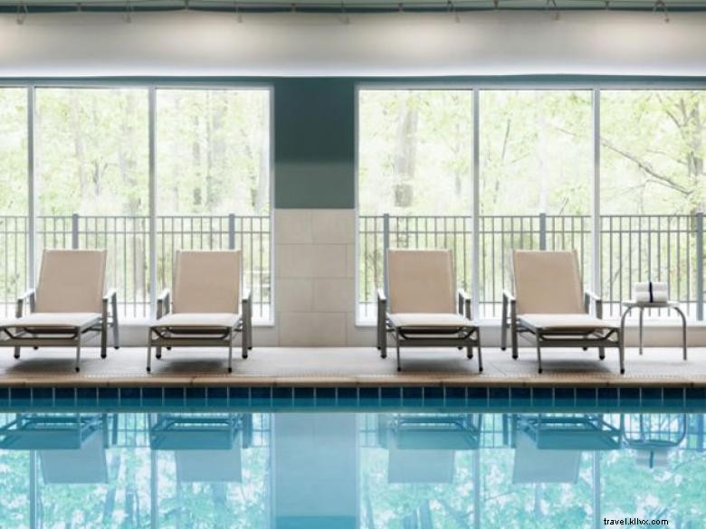 Holiday Inn Express & Suites Calhoun South – Comfort & Convenience Near the River