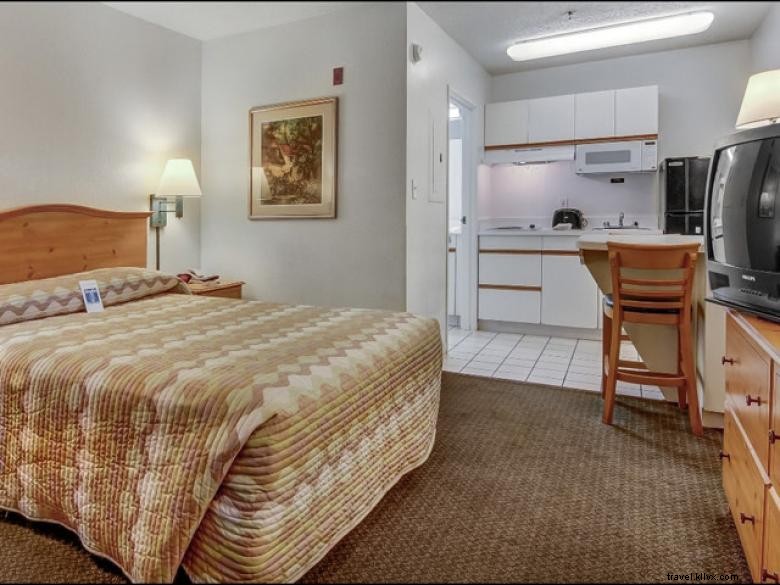 Studio 6, Atlanta Northlake: Modern Living Near Shopping & Dining