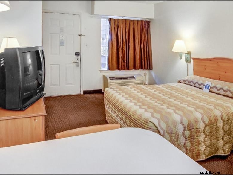 Studio 6, Atlanta Northlake: Modern Living Near Shopping & Dining