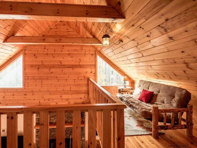 Mountain Hideaway Cabin – Cozy Retreat with Hot Tub & Stunning Winter Views