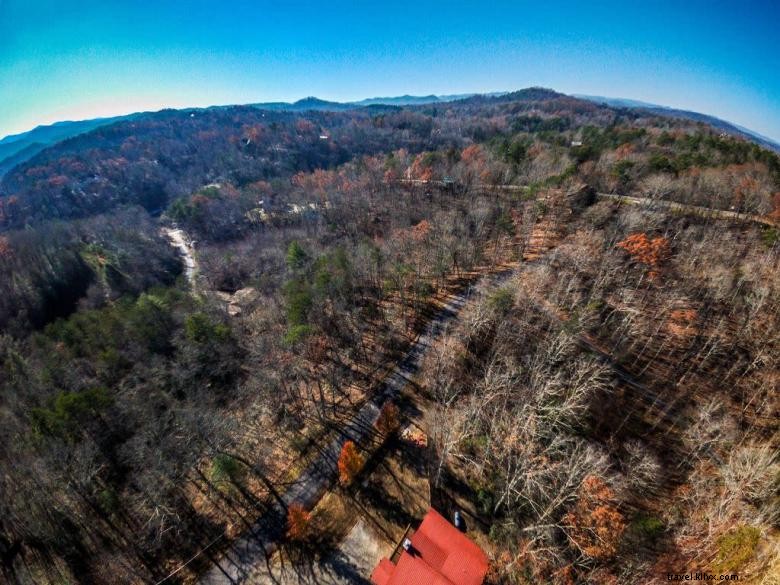Mountain Hideaway Cabin – Cozy Retreat with Hot Tub & Stunning Winter Views