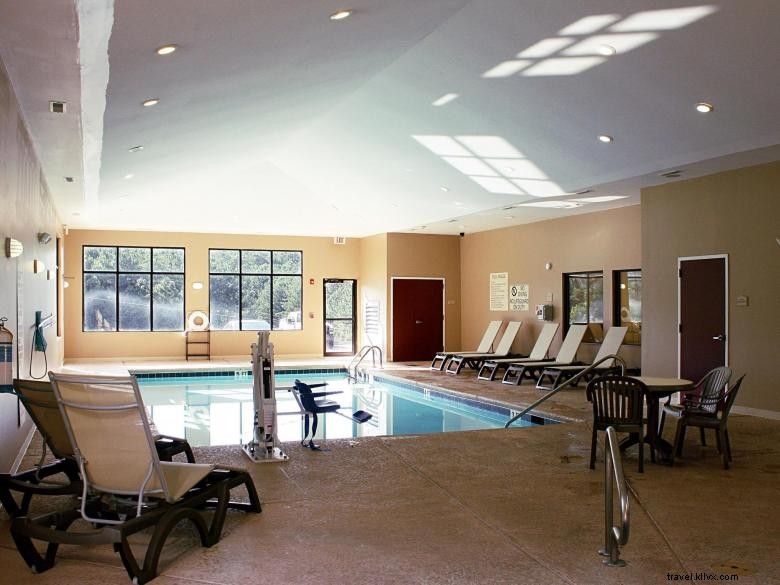 Comfort Suites Rome – Luxury Hotel with Indoor Pool & Meeting Spaces