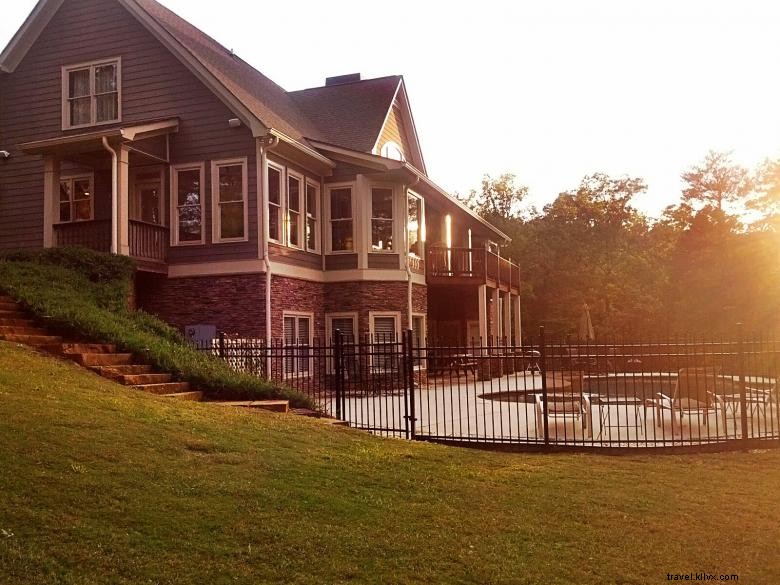 Two Sisters Mountain Escape: Premium Retreat with Salt Water Pool & Media Room