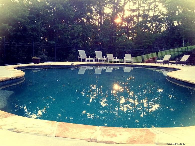 Two Sisters Mountain Escape: Premium Retreat with Salt Water Pool & Media Room